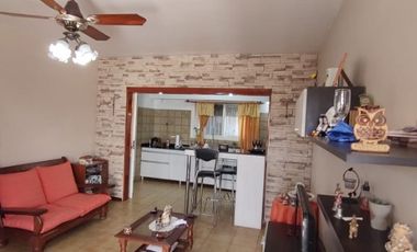 Casa PH en venta en Caseros