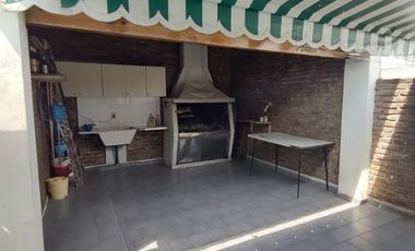 Casa PH en venta en Caseros