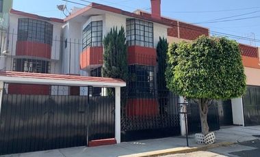 Casa con Vigilancia en Venta en FRACCIONAMIENTO VILLA QUIETUD