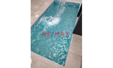 En Venta: Hermosa Y Amplia Casa De Tres Pisos Con Piscina En Condominio/Tarapoto