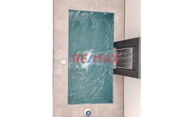 En Venta: Hermosa Y Amplia Casa De Tres Pisos Con Piscina En Condominio/Tarapoto