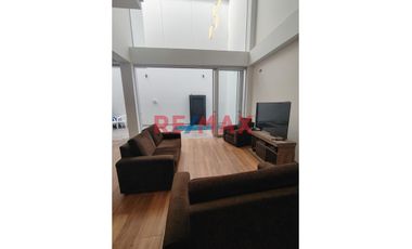 En Venta: Hermosa Y Amplia Casa De Tres Pisos Con Piscina En Condominio/Tarapoto