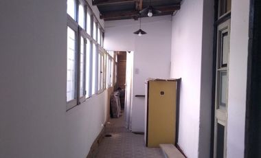 Lote con casa a reciclar en Ciudad de Mendoza  RETASADA !!!!