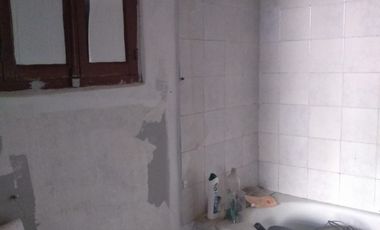 Lote con casa a reciclar en Ciudad de Mendoza  RETASADA !!!!
