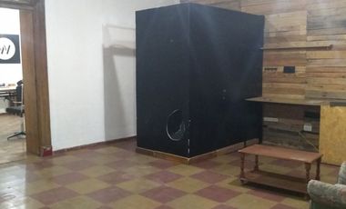 Lote con casa a reciclar en Ciudad de Mendoza  RETASADA !!!!