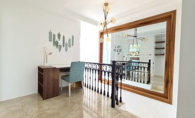 Venta de Casa en Urb. Casa Laguna, cerca del C.C Plaza Batan, Via a Samborondon
