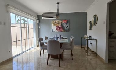 Venta de Casa en Urb. Casa Laguna, cerca del C.C Plaza Batan, Via a Samborondon