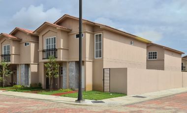 Venta de Casa en Urb. Casa Laguna, cerca del C.C Plaza Batan, Via a Samborondon