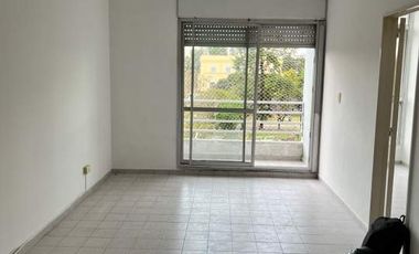 Alquiler   zona La Bombonera y Parque Lezama  piso 3