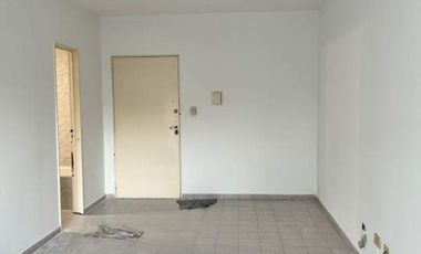 Alquiler   zona La Bombonera y Parque Lezama  piso 3