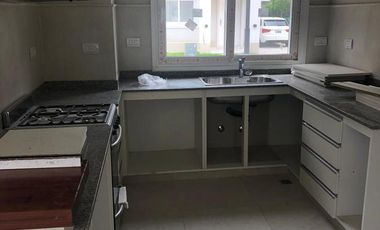 Duplex en Liquidambar, Pilar