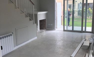 Duplex en Liquidambar, Pilar