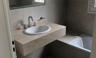 Duplex en Liquidambar, Pilar