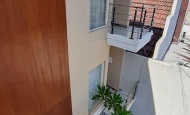 Di jual rumah kost mewah dan modern jalan dukuh kupang barat, surabaya