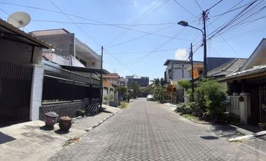 Di jual rumah kost mewah dan modern jalan dukuh kupang barat, surabaya
