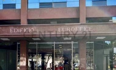 Linda y cómoda oficina disponible para arriendo en Vitacura