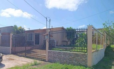 Se Vende Casa con terreno amplio de esquina en Las Mañanitas