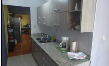 Se Vende Casa con terreno amplio de esquina en Las Mañanitas