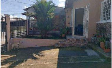 Se Vende Casa con terreno amplio de esquina en Las Mañanitas