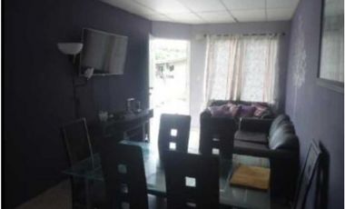 Se Vende Casa con terreno amplio de esquina en Las Mañanitas