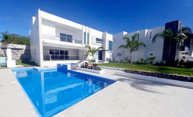 CASA EN VENTA EN LOMAS DE COCOYOC
