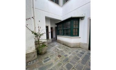 Chalet 5 amb. San Carlos sobre lote 17 x43m.