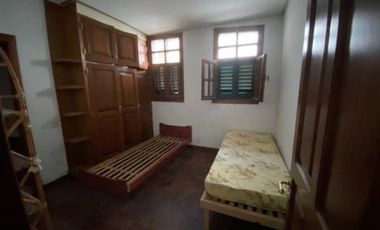 Chalet 5 amb. San Carlos sobre lote 17 x43m.