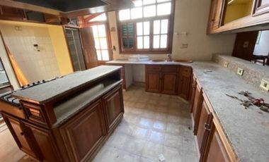 Chalet 5 amb. San Carlos sobre lote 17 x43m.
