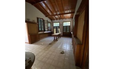 Chalet 5 amb. San Carlos sobre lote 17 x43m.