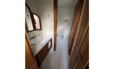 Chalet 5 amb. San Carlos sobre lote 17 x43m.