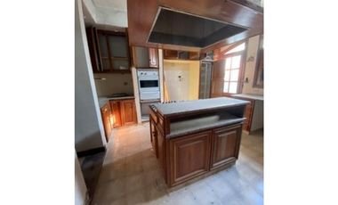 Chalet 5 amb. San Carlos sobre lote 17 x43m.