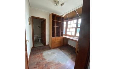 Chalet 5 amb. San Carlos sobre lote 17 x43m.