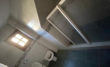 Chalet 5 amb. San Carlos sobre lote 17 x43m.