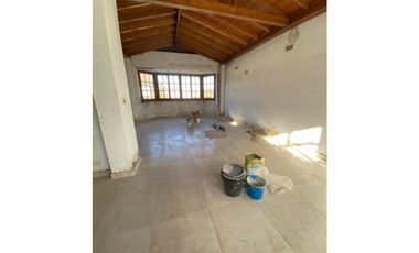 Chalet 5 amb. San Carlos sobre lote 17 x43m.