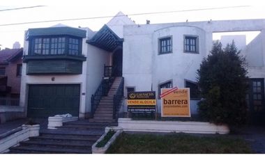 Chalet 5 amb. San Carlos sobre lote 17 x43m.