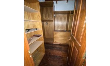 Chalet 5 amb. San Carlos sobre lote 17 x43m.