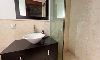 Casa en condominio en venta en Real de las Lomas