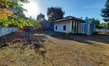 Land and house in Sire KLU near the beach suitable for villa