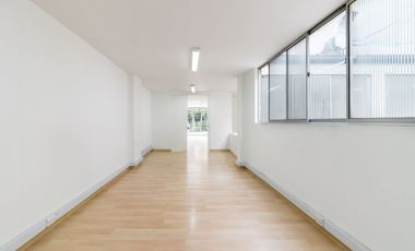 oficina en arriendo/venta en chapinero. Cod A12068