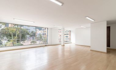 oficina en arriendo/venta en chapinero. Cod A12068