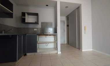 Alquiler 2 Ambientes con Patio y Cochera