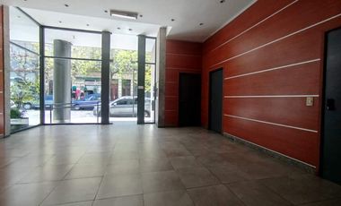 Alquiler 2 Ambientes con Patio y Cochera