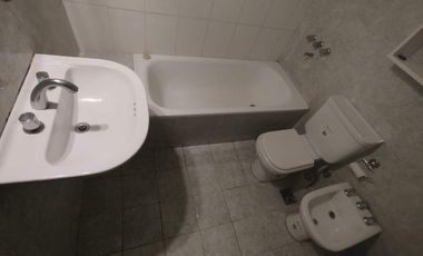 Alquiler 2 Ambientes con Patio y Cochera