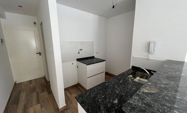VENTA DE EXCELENTE DEPARTAMENTO MONOAMBIENTE EN PLENO CENTRO DE MONTE GRANDE