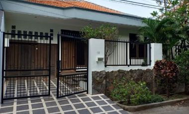 Rumah di Jemursari, Semi Furnished