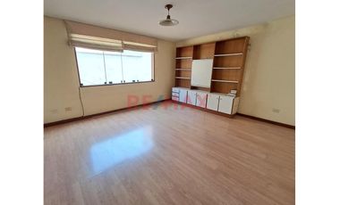 Se Alquila! Casa De 3 Pisos + Azotea - Frente Al Jockey Plaza - Surco