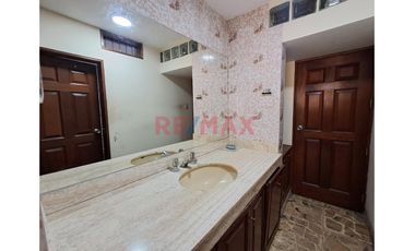 Se Alquila! Casa De 3 Pisos + Azotea - Frente Al Jockey Plaza - Surco