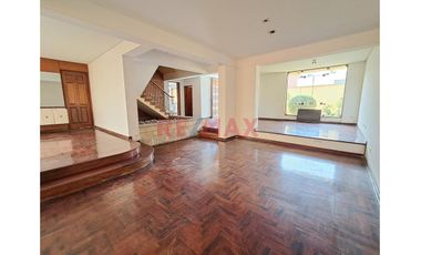 Se Alquila! Casa De 3 Pisos + Azotea - Frente Al Jockey Plaza - Surco