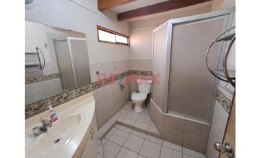 Se Alquila! Casa De 3 Pisos + Azotea - Frente Al Jockey Plaza - Surco