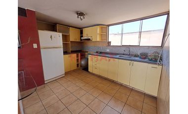 Se Alquila! Casa De 3 Pisos + Azotea - Frente Al Jockey Plaza - Surco